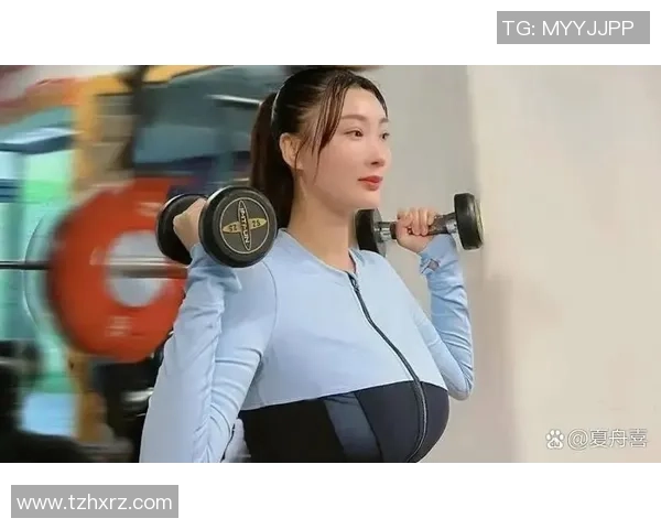 足球明星妻子们的健身日常与魅力瞬间分享